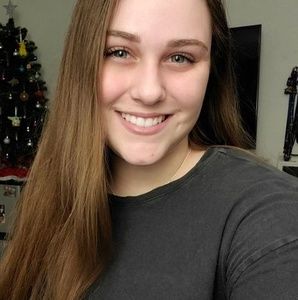 Meet your Posher, Alicia